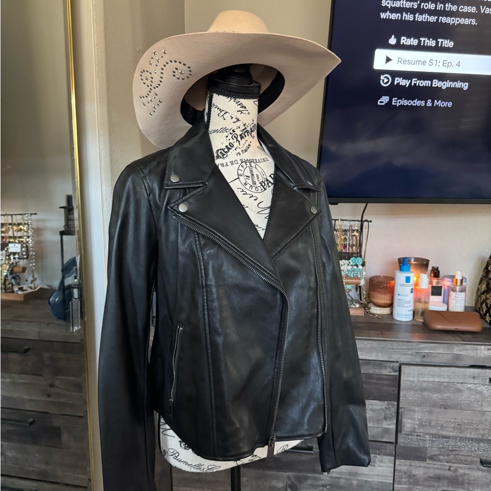 GAP Women's Classic Black Leather Jacket